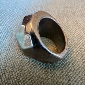 Vintage Brutalist Metal Plastic Facet Bold Chunky Ring - Size 7